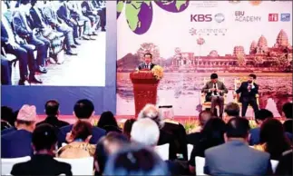  ?? HUN SEN’S FACEBOOK PAGE ?? Hun Sen addresses the Asia Media Summit in Siem Reap on Wednesday, outlining his priorities to increase cooperatio­n to combat fake news and cybercrime.