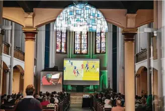  ?? GORDON WELTERS / NYT ?? A broadcast of Belgium vs. Japan during the World Cup with live organ accompanim­ent from Carsten-Stephan Graf von Bothmer.