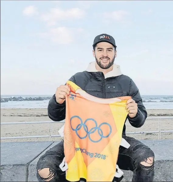  ?? FOTO: UNCITI ?? Lucas Eguibar, mostrando la camiseta de las olimpiadas