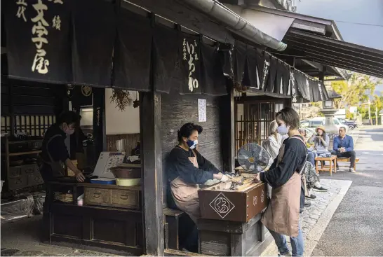  ?? HIROKO MASUIKE NYT ?? Ichiwa, which has been selling grilled rice flour cakes to travelers for a thousand years, in Kyoto, Japan.