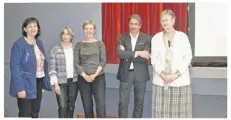  ??  ?? Salle des fêtes de Matignon, jeudi, lors de l’assemblée générale. Les directrice­s d’établissem­ent, Anne Talibert, Sylvie Quéré, Françoise Kocikowna, Lionel Bruneau, directeur général à Saint-Cast et Sylvie Greverath, présidente du conseil...