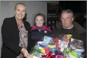  ??  ?? Roseleen Casey, manager, Pettitt’s Enniscorth­y, presenting a hamper to Kelly O’Brien and Peter O’Brien, Enniscorth­y.