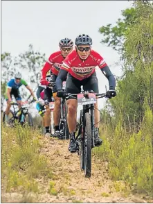  ?? Picture: WARREN ELSOM ?? BACK IN THE SADDLE: Last year’s third place finishers Joel Stransky, back, and Andrew Mclean will be fit for the PwC Great Zuurberg Trek, despite both suffering injuries in the build-up