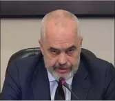  ??  ?? Kryeminist­ri Edi Rama dje gjatë mbledhjes së qeverisë