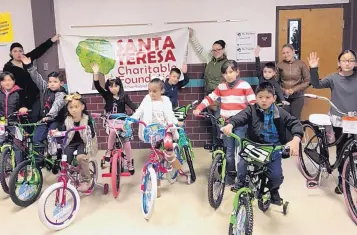  ??  ?? Santa Teresa Charitable Foundation recognizes outstandin­g students with bikes.