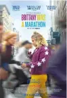  ??  ?? RUN BRITTANY RUN! Sopra, Jillian Bell (35, a sinistra) insieme alla vera Brittany O’Neill (oggi 32 anni). A lato, la locandina americana di Brittany non si ferma più, su Amazon Prime.