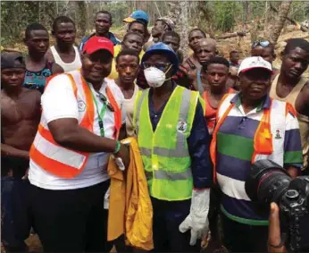  ??  ?? L-R: A health and safety profession­al, Dr. Adebola Odunsi; a local miner, Aminu Isah and a former President of the Artisanal Miners Welfare Associatio­n, Chief Friday Israel Mmecha, after the federal government team kitted Isah with modern protective...