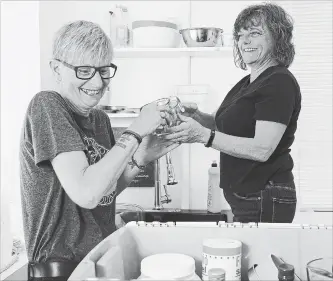  ?? CATHIE COWARD THE HAMILTON SPECTATOR ?? Ellen Irving, left, and Deborah Tompkins, 50-somethings with talents that include art, marketing, home renos and making healthy sandwiches, are wrapping up a downtown catering enterprise they called Lunch-Bags.ca.