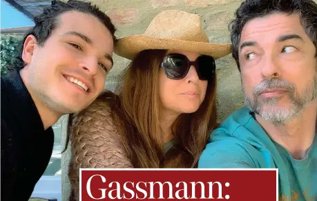  ??  ?? Famiglia
Leo Gassmann (21 anni) con papà Alessandro (55) e la mamma Sabrina (52)