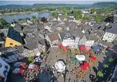  ??  ?? Warum Linz „Die Bunte Stadt“heißt, ist beim Blick auf den Marktplatz gut zu erkennen.