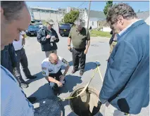  ?? ASSOCIATED PRESS FILES ?? New York Gov. Andrew Cuomo, right, with Steven Racette, centre, superinten­dent of Clinton Correction­al Facility, look at a manhole in Dannemora, N.Y., on June 6, after two convicts escaped from the prison. One was killed by a border patrol officer, the...