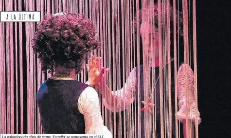  ??  ?? La galardonad­a obra de teatro ‘Estrella’ se representa en el SAT. PÍO ORTIZ DE PINEDO