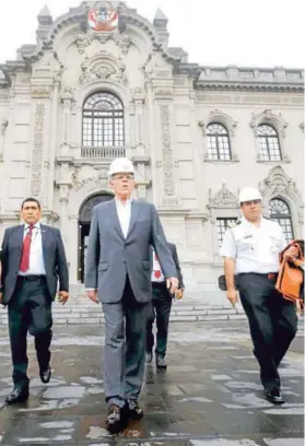  ?? FOTO: AGENCIA ANDINA ?? ►► El Presidente peruano Pedro Pablo Kuczynski participa en el Simulacro Nacional de Sismo, el miércoles.