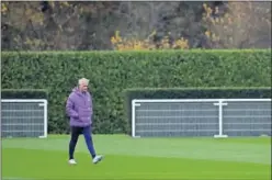  ??  ?? Mourinho, durante un entrenamie­nto de esta temporada.