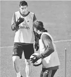  ??  ?? Real Madrid’s midfielder James Rodriguez (left) speaks with his teammate during a training session at Mitsuzawa stadium in Yokohama in this Dec 16 file photo. — AFP photo