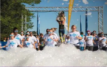  ??  ?? Soyez de la fête aujourd’hui au Big Bubble Tour, au Domaine Maizerets.