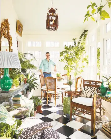  ?? Trevor Dixon Photograph­y / Contribute­d photos ?? The garden room in Eddie Ross’ home exemplifie­s the designer’s “maximalist” approach.