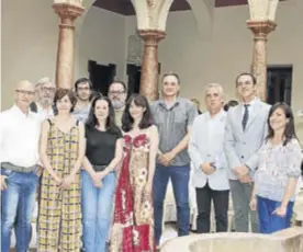  ?? J.A.F. ?? Juan Pérez, Manuel Lara y Marta Puig, con los periodista­s visitantes.