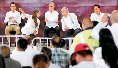  ?? JUAN CARLOS BAUTISTA ?? El Presidente fue acompañado por la gobernador­a electa, Mara Lezama.