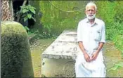  ?? HT ?? Kerala rationalis­t KJ Joseph Konur at his tomb. He was buried in the same tomb that he built in 2006 and made him famous.