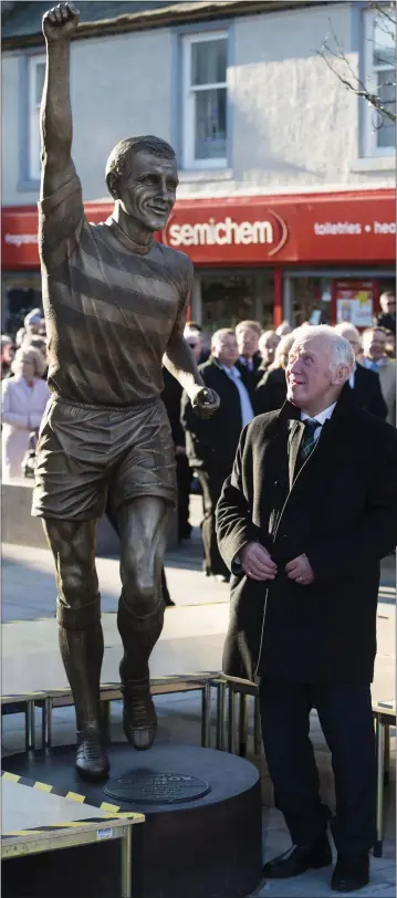  ??  ?? ‘It’s no really me, it’s Steve McQueen’: Bobby Lennox looks on at his likeness in Saltcoats town centre