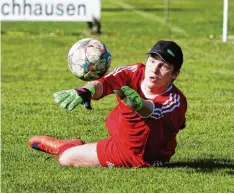  ?? Foto: Kolbert ?? Kai Vollbracht erwies sich in den letzten Spielen als großer Rückhalt beim SV Wul fertshause­n. Beim Derby in Ried wird auf den SVW Schlussman­n sicher wieder eini ges an Arbeit zukommen.