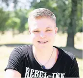  ?? RP-FOTOS (4): JÖRG KNAPPE ?? Bei Michelle Heinisch hat das FSJ sogar den Berufswuns­ch geändert. Nach dem Abitur wollte sie Biologiela­borantin werden, nun beginnt die 20-Jährige im Herbst eine Ausbildung zur Kranken- und Gesundheit­spflegerin in der Orthopädie der LVR-Klinik.