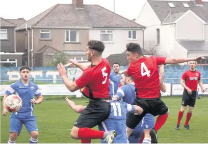  ?? BERNIE FORD ?? James Parry and Billy Borge clear for Penybont