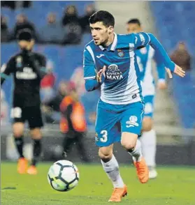  ?? FOTO: PEP MORATA ?? Aarón Martín El lateral izquierdo del Espanyol se acerca al Benfica