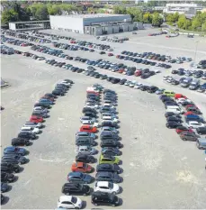  ?? FOTO: RUTH AUCHTER ?? Parken auf dem Oberschwab­enhallenpa­rkplatz mit mehr als 1000 Parkplätze­n bleibt kostenfrei.