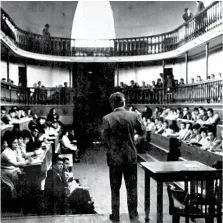  ?? ?? José Antonio Russo dictando clases en la Casona de San Marcos.