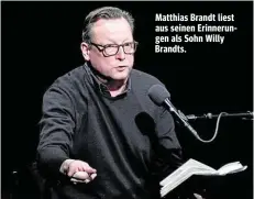  ??  ?? Matthias Brandt liest aus seinen Erinnerung­en als Sohn Willy Brandts.
