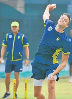  ?? /Gallo Images ?? Striker: Morné Morkel at a net session at Newlands in January. Bowling coach Charl Langeveldt, in the background, has hinted at Morkel making a comeback for the Titans next week.