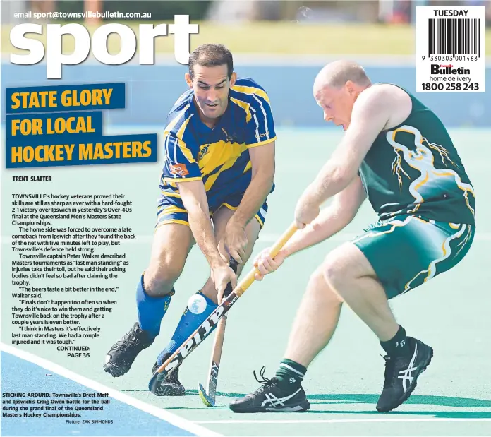  ?? Picture: ZAK SIMMONDS ?? STICKING AROUND: Townsville’s Brett Maff and Ipswich’s Craig Owen battle for the ball during the grand final of the Queensland Masters Hockey Championsh­ips.
