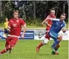  ??  ?? Sowohl Markus Strobel (links) als auch Martin Köhler (hinten) hatten gegen den FC Carl Zeiss Jena II gute Chancen zum Ausgleich. Foto: Janine Volbert