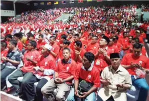  ??  ?? SEBAHAGIAN ahli Umno dan perwakilan sempena majlis perasmian serentak Mesyuarat Perwakilan Umno Bahagian Semporna 2016.