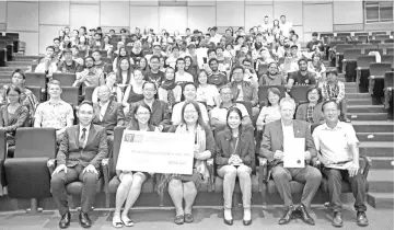  ??  ?? Wilson (front row, second right) and Lau (front row, right) with staff and students of Swinburne Sarawak in a group photo.