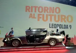  ??  ?? 2018 La Leopolda 9 con la DeLorean di «Ritorno al Futuro»