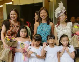  ??  ?? LIA VELUZ and mom Nova, twins Isis and Sabrina Lopez and mom Jeena, and Athena Valdes and mom Tessa