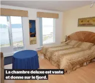  ??  ?? La chambre deluxe est vaste et donne sur le fjord.