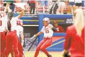  ?? ALONZO ADAMS AP ?? Oklahoma’s Tiare Jennings (23) scores on her grand slam in the Sooners’ opening rout of Northweste­rn.