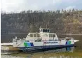  ?? THOMAS SPANIER ?? Kombus betreibt auch die Mühlenfähr­e zwischen der Linkenmühl­e und Altenroth - die aber mit Dieselantr­ieb.