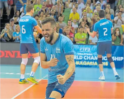  ?? FIVB ?? El grito. Maximilian­o Cavanna desata su festejo tras el pasaje argentino a la segunda fase del Mundial.