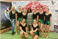  ?? Foto: Sophia Schwarzman­n ?? Sie wurden Zweite, die Rising Crystals des SV Mering – hier gemeinsam mit der Ju rorin Motsi Mabuse.