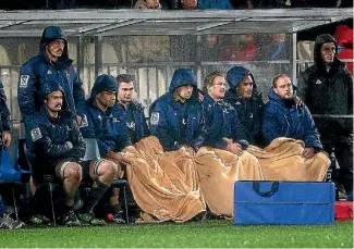  ?? GETTY IMAGES ?? The Highlander­s bench looks on as their 2017 campaign came to an end in Christchur­ch on Saturday.