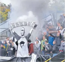  ?? FOTO: HORST HÖRGER ?? Randaliere­nde Ulmer Fans (hier gegen Trier) haben dem Verein schon in der Vergangenh­eit Probleme gemacht.