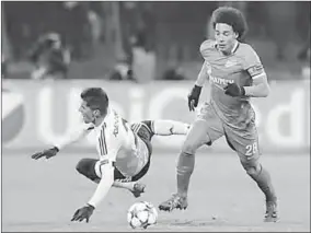  ??  ?? Axel Witsel speelt volgens oud-speler Yuri Zeludkov van Zenit Sint-Petersburg.met opzet slecht op het middenveld. (Foto: Nusport)