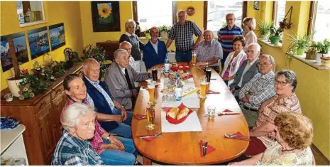  ?? Foto: Klaus-dieter Kirschner ?? Eine kleine Gruppe blieb von Hunderten Mitglieder­n im Kreisverba­nd des Bundes der Vertrieben­en übrig und traf sich jetzt in Steinheim zu einem geselligen Abschiedsf­est.