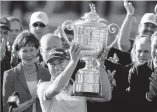  ?? SUE OGROCKI/AP ?? Justin Thomas holds the Wanamaker Trophy after winning the PGA Championsh­ip golf tournament in s playoff against Will Zalatoris at Southern Hills Country Club, Sunday, in Tulsa, Okla.