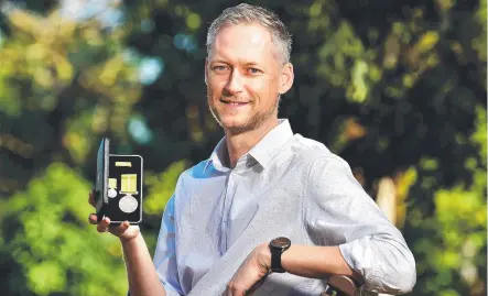  ?? Picture: ALIX SWEENEY ?? HIGH RISK: Public health nurse Sean O'connor was awarded the Humanitari­an Overseas Service Medal.